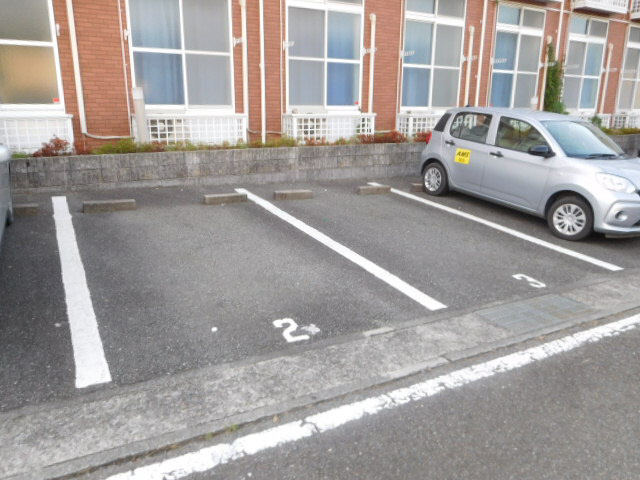 レオパレス西田の駐車場