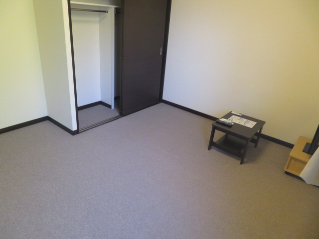 レオネクストナバノの居間・リビング