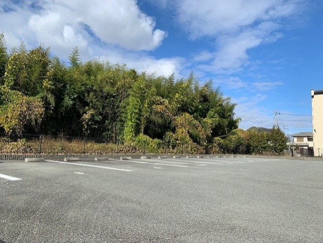 レオパレスジゥイール富永の駐車場