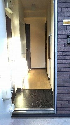 レオネクスト南田原の玄関