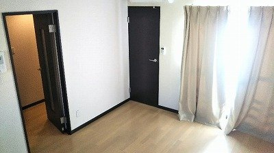 レオネクスト南田原の居間・リビング