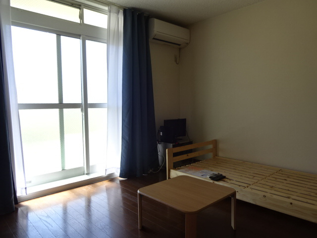 レオパレスＳｔ．Ｌｅａｆ１号館の居間・リビング