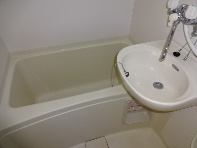 レオパレスＳｔ．Ｌｅａｆ１号館の浴室