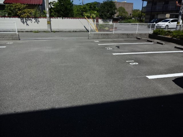 レオパレスＳｔ．Ｌｅａｆ１号館の駐車場