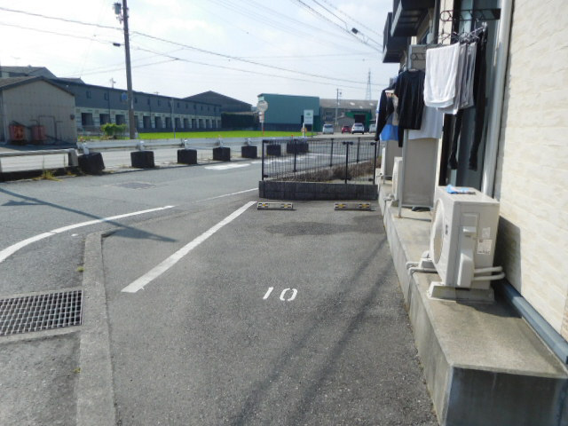 レオパレス末政の駐車場