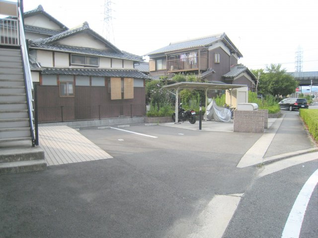 レオパレスかぐやの駐車場