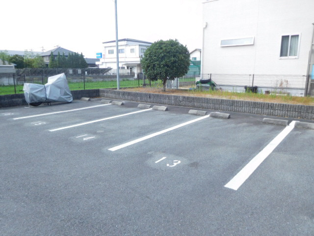 レオパレス龍野の駐車場