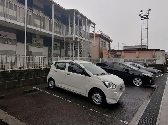 レオパレスはーとぼっくすＳの駐車場