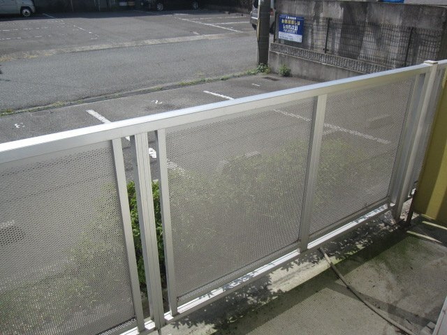 レオパレス毘沙門のバルコニー