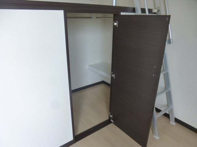 レオネクスト城見橋ハイツの収納