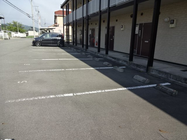 レオパレスｍａｐｌｅの駐車場