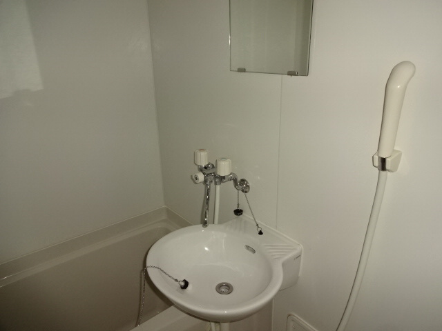 レオパレスアリビオの洗面所