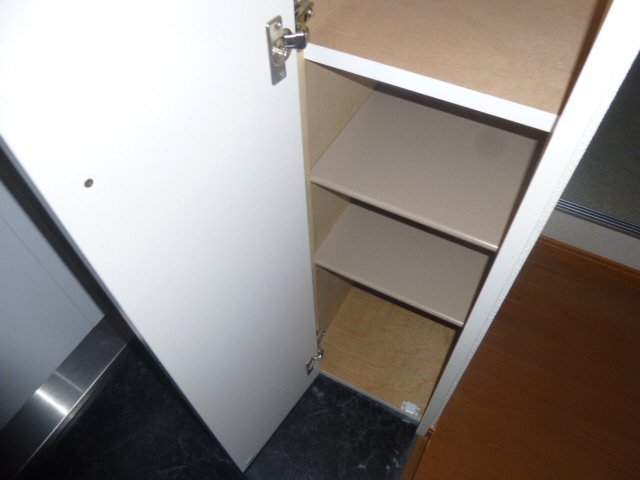 レオパレスフレーズ壱番館の玄関