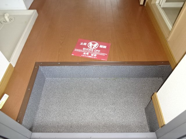 レオパレス飾西の玄関