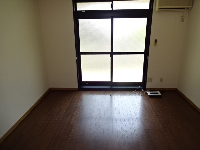 レオパレス飾西の居間・リビング