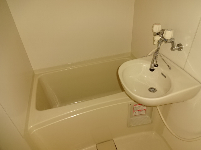 レオパレス飾西の浴室