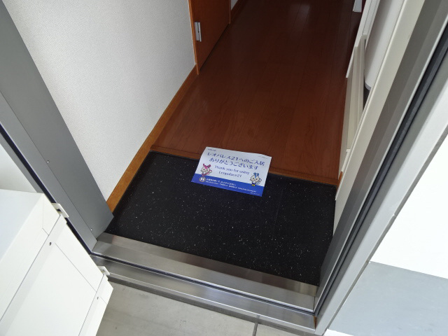 レオパレス面白の玄関