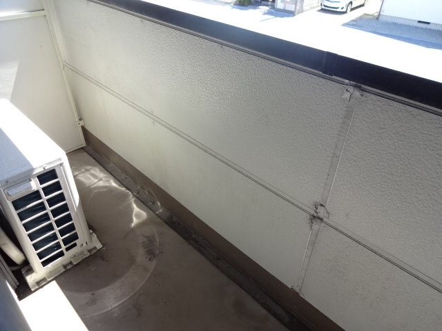 レオパレスＬｅｓ　Ａｍｉｅｓのバルコニー