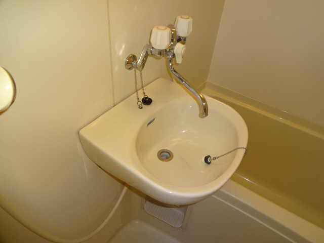 レオパレスＬｅｓ　Ａｍｉｅｓの洗面所