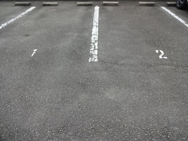 レオパレスＫＵＷＡＤＡの駐車場