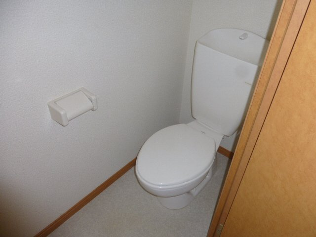 レオパレスフレーズ壱番館のトイレ