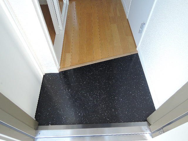 レオパレス仁豊野の玄関