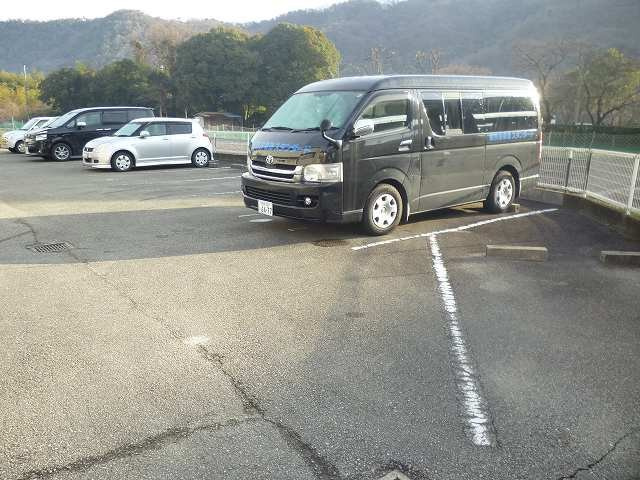 レオパレスセント・クロスの駐車場