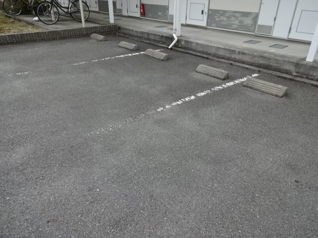 レオパレスＴＩＡ　Ⅱの駐車場