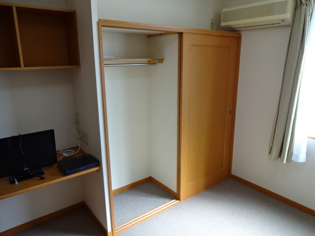 レオパレスリバーサイド　光の収納