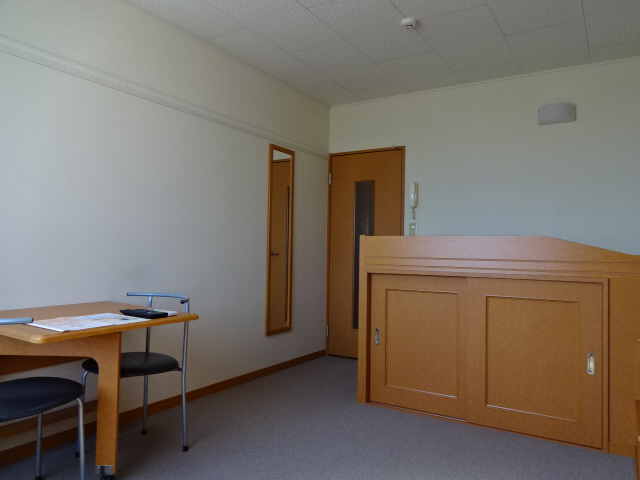 レオパレスリバーサイド　光の居間・リビング