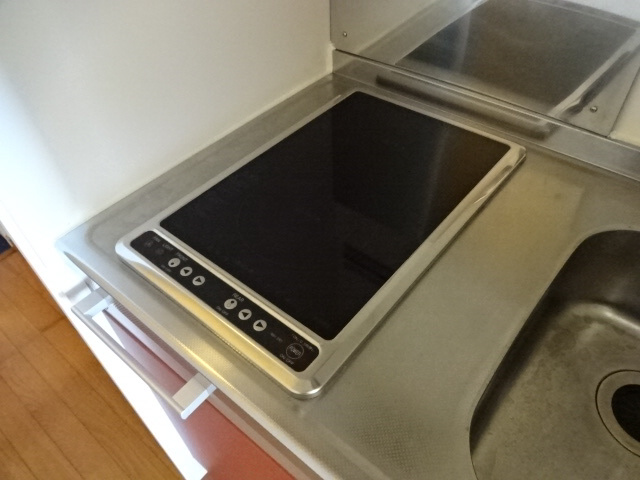 レオパレスリバーサイド　光のキッチン