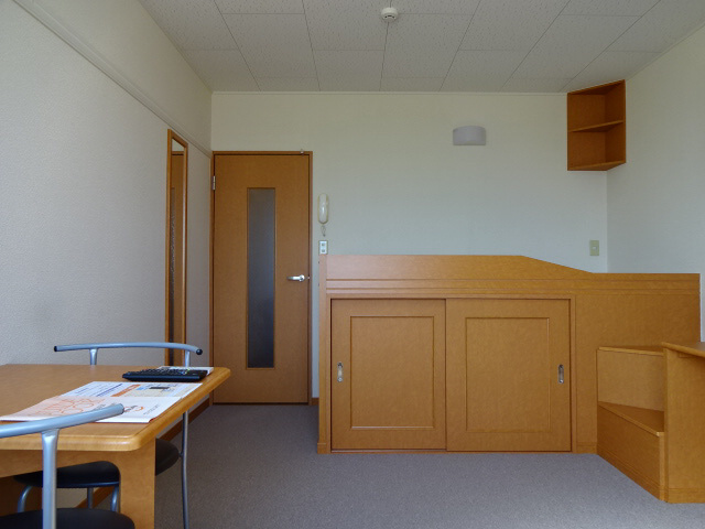 レオパレスリバーサイド　光の居間・リビング