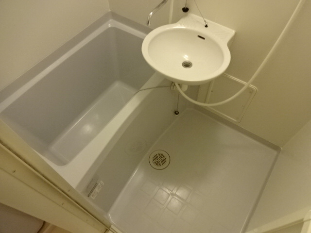 レオパレスリバーサイド　光の浴室