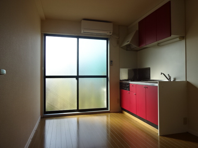 レオパレスＭの居間・リビング