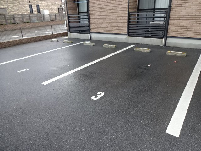 レオネクストピースフルミヅキの駐車場