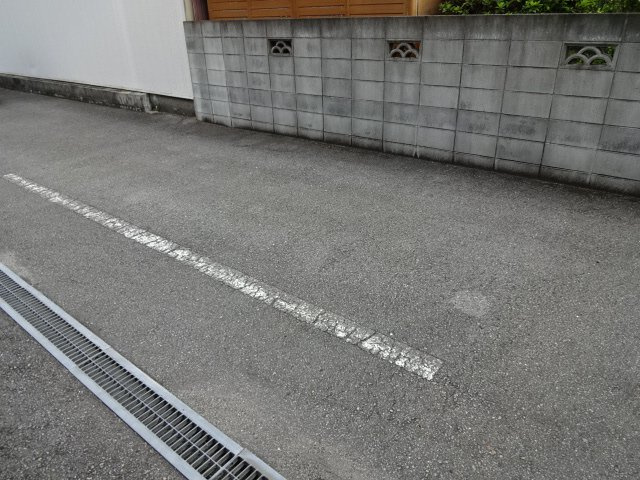 レオパレスル・ベルの駐車場