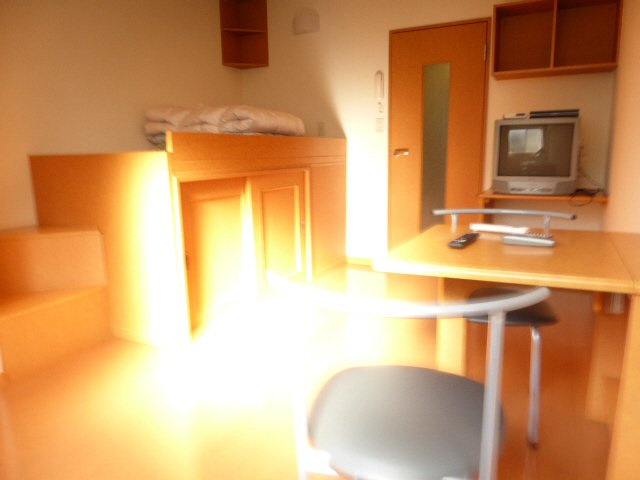 レオパレスＭＡＴＳＵＤＡの居間・リビング