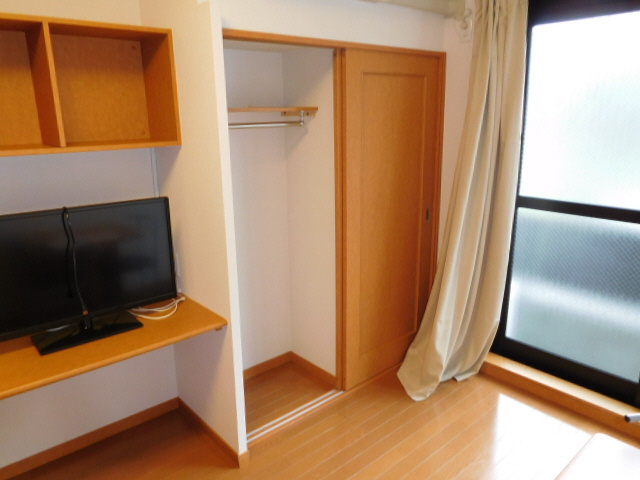 レオパレス伊伝居の収納