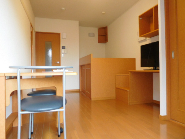 レオパレス伊伝居の居間・リビング