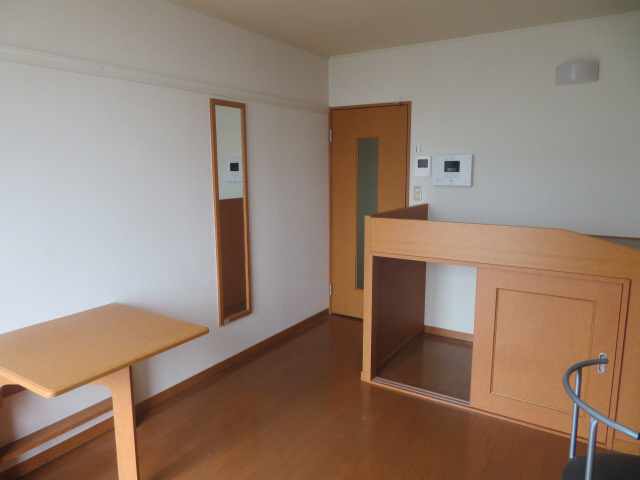 レオパレスＫＯＦＵの居間・リビング