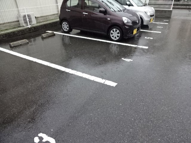 レオネクストベルニナの駐車場