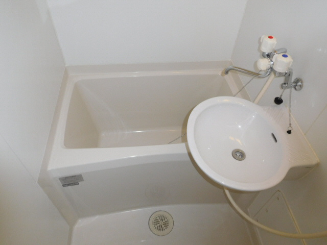 レオパレス伊伝居の浴室