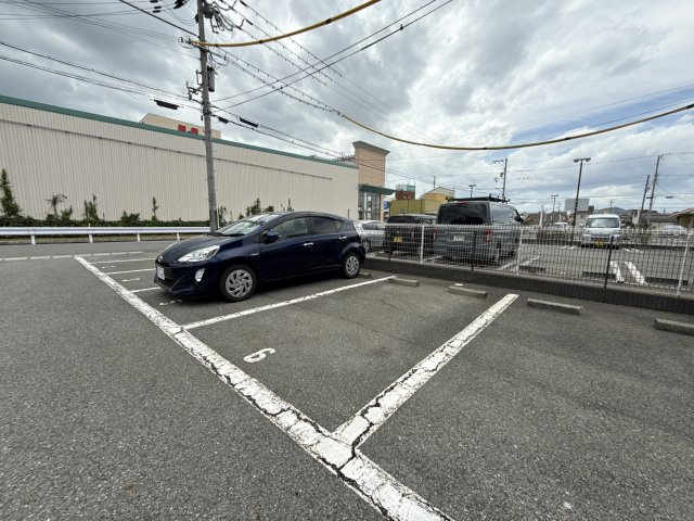 プリム　ローズの駐車場