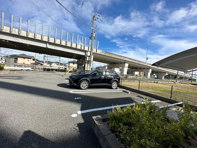 メゾン　ハピネスの駐車場