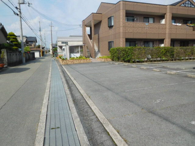 ハイツエトワールの駐車場