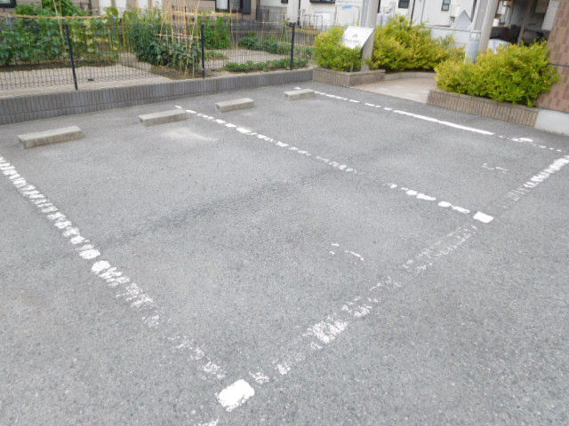 ＩＮＧＬＥ　ＳＩＤＥの駐車場