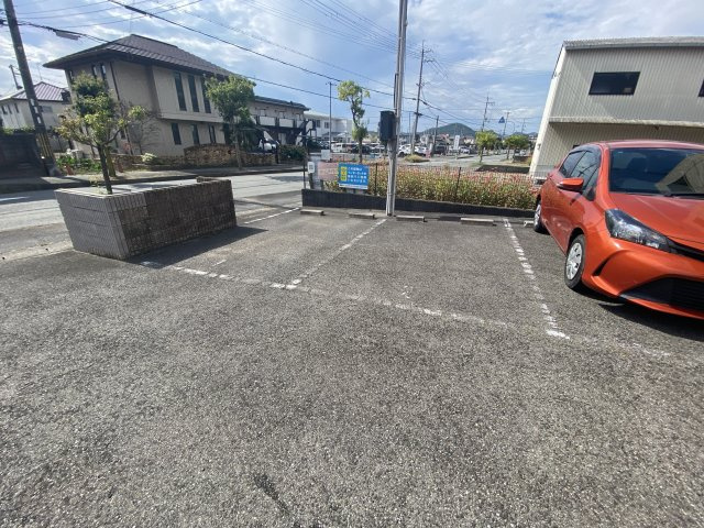 キュートビル　スカイラブの駐車場