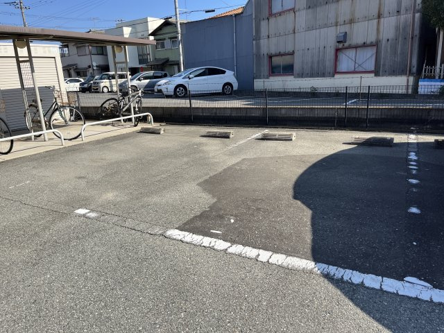 ＬＥＧＡＣＹ　ＧＡＲＤＥＮ　壱番館の駐車場
