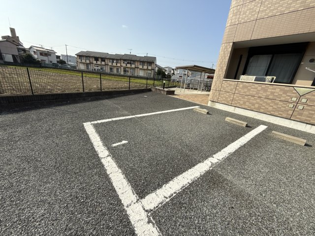 グランディール　ステージの駐車場