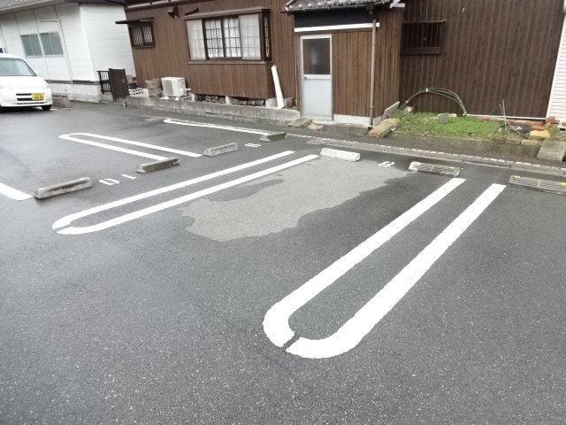 ベル　アンジュの駐車場